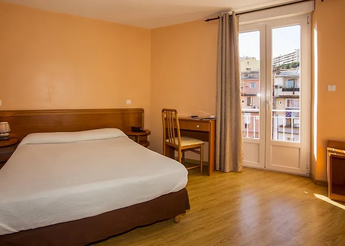 Le Dauphin 2* Ajaccio (Corsica)